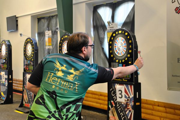 stark vertreten, unser Dartspieler vom DVB