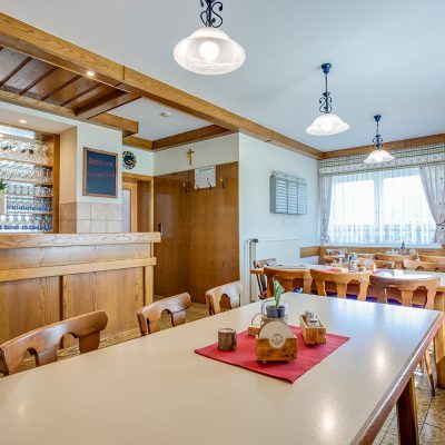 Im Gastzimmer haben 24 Leute Platz